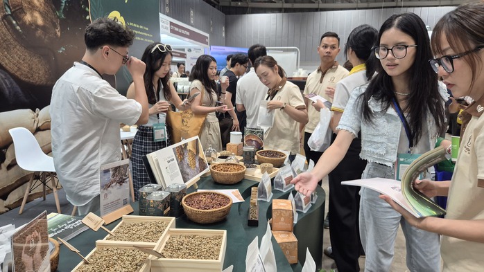 Gi&aacute; c&agrave; ph&ecirc; h&ocirc;m nay 17-4: Quay đầu giảm, d&acirc;n trong nghề th&iacute;ch ứng xu thế c&agrave; ph&ecirc; mới - Ảnh 1.