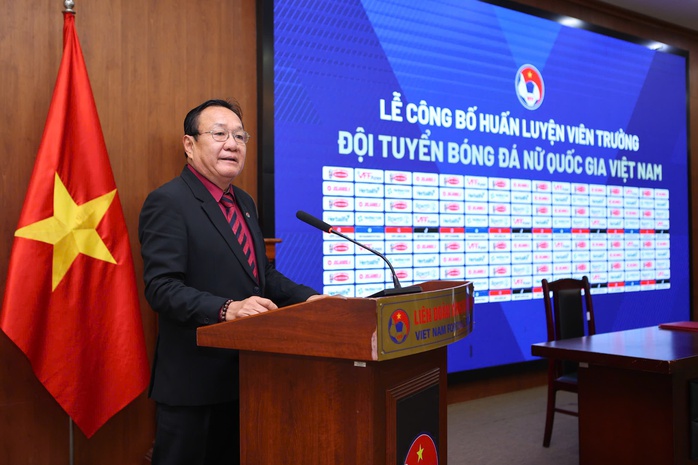 &Ocirc;ng Ho&agrave;ng Văn Ph&uacute;c l&agrave; t&acirc;n HLV trưởng Đội tuyển b&oacute;ng đ&aacute; nữ quốc gia - Ảnh 2.