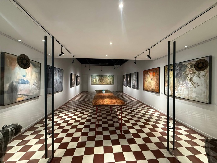 Bùi Văn Tuất và bước chuyển lặng với "Giữa những lần thở" - Ảnh 1.