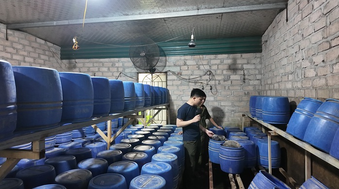 Đột k&iacute;ch h&agrave;ng loạt xưởng sản xuất gi&aacute; đỗ sử dụng chất cấm tại Quảng Ninh - Ảnh 3.