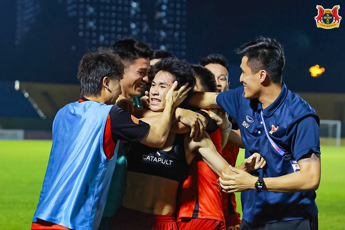 Triết l&yacute; d&ugrave;ng người của HLV Vũ Tiến Th&agrave;nh - Ảnh 3.