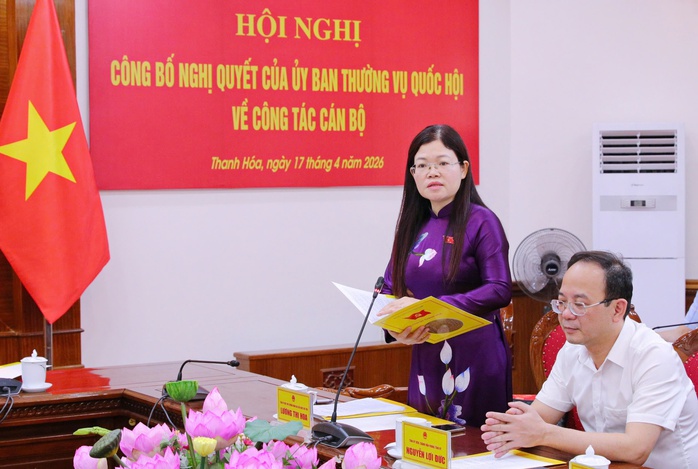 Trao Nghị quyết của Ủy ban Thường vụ Quốc hội cho Đo&agrave;n ĐBQH tỉnh Thanh H&oacute;a - Ảnh 3.