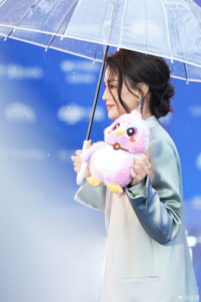  "Không trang điểm, tôi cũng giống phụ nữ 50 tuổi" - Ảnh 9.