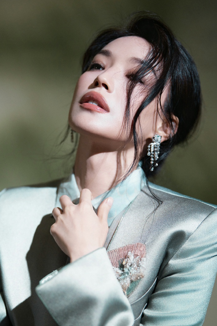  "Không trang điểm, tôi cũng giống phụ nữ 50 tuổi" - Ảnh 2.