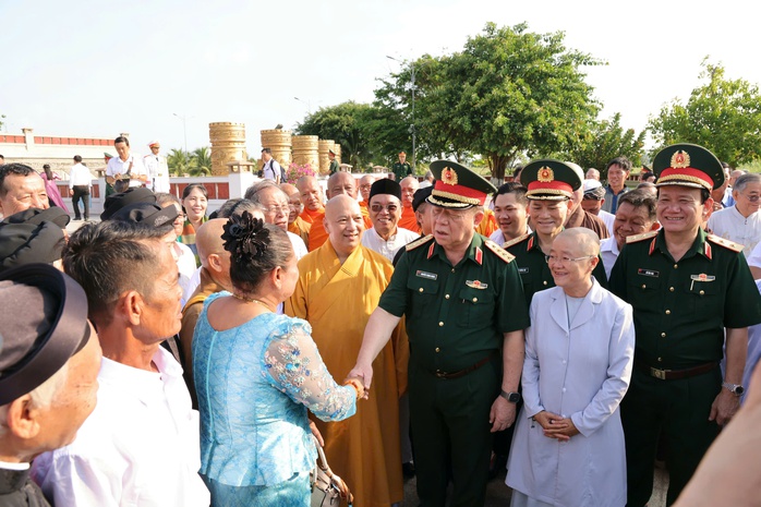 Đại tướng Nguyễn Trọng Nghĩa v&agrave; vai tr&ograve; của gi&agrave; l&agrave;ng trong đo&agrave;n kết d&acirc;n tộc năm 2026 - Ảnh 6.