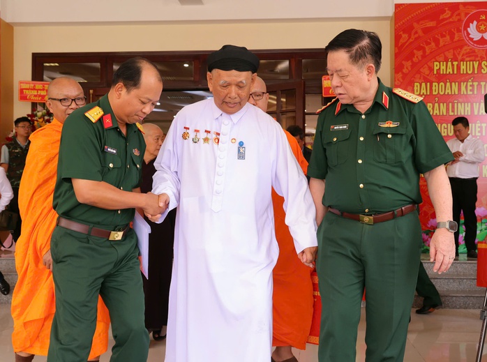 Đại tướng Nguyễn Trọng Nghĩa v&agrave; vai tr&ograve; của gi&agrave; l&agrave;ng trong đo&agrave;n kết d&acirc;n tộc năm 2026 - Ảnh 2.