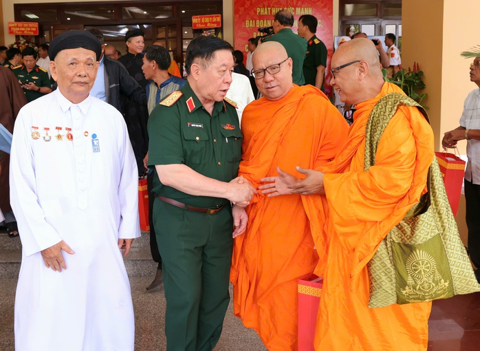 Đại tướng Nguyễn Trọng Nghĩa v&agrave; vai tr&ograve; của gi&agrave; l&agrave;ng trong đo&agrave;n kết d&acirc;n tộc năm 2026 - Ảnh 3.