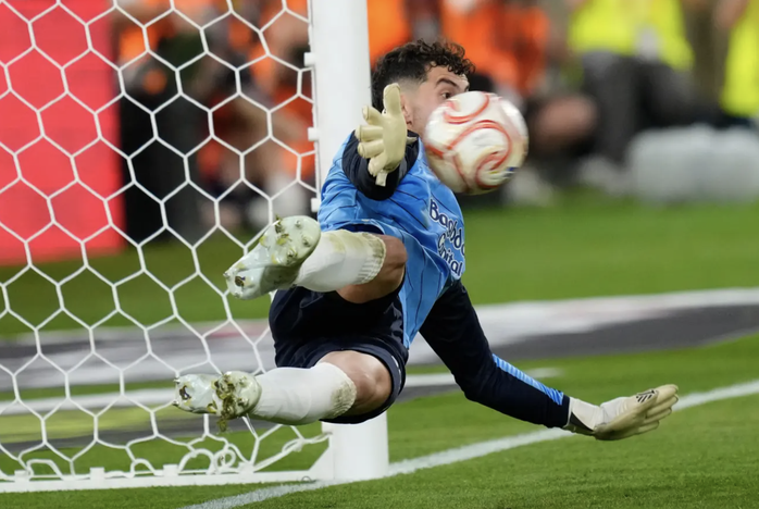 Sociedad hạ Atletico Madrid loạt "đấu s&uacute;ng", đăng quang C&uacute;p Nh&agrave; vua - Ảnh 5.