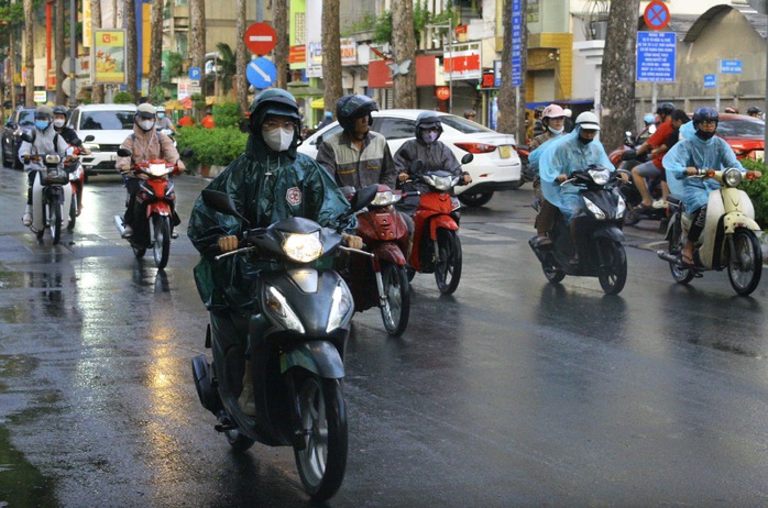 Dự b&aacute;o thời tiết h&ocirc;m nay, 18-4: TPHCM v&agrave; Nam Bộ c&oacute; mưa tr&ecirc;n diện rộng - Ảnh 1.