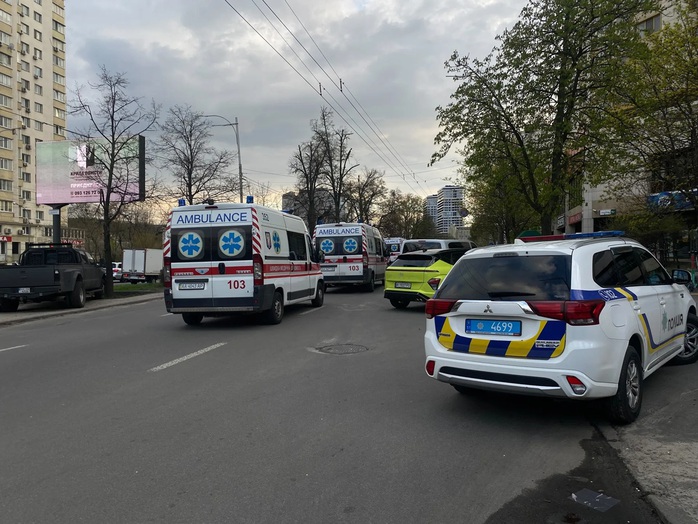 Xả s&uacute;ng ở thủ đ&ocirc; Ukraine, 15 người thương vong - Ảnh 1.