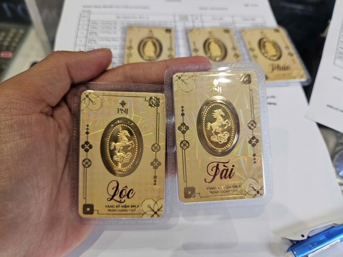 Gi&aacute; v&agrave;ng thế giới tăng vọt l&ecirc;n 4 . 711 USD / ounce v&agrave;o Tối 6 - 5 năm 2026 - Ảnh 2.