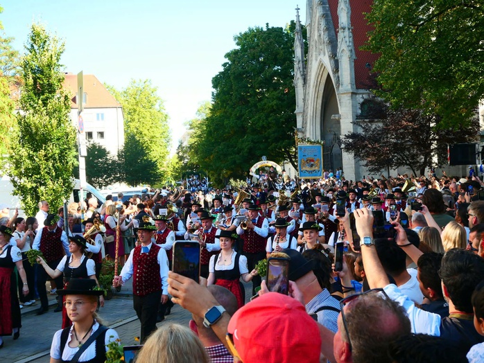 Munich: Truyền thống, kỳ vĩ v&agrave; năng động - Ảnh 3.