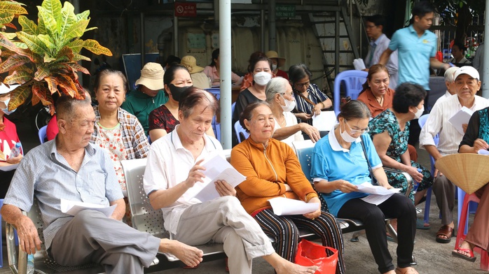 Gần 30.000 người d&acirc;n được kh&aacute;m sức khỏe trong một ng&agrave;y, ph&aacute;t hiện nhiều trường hợp mắc bệnh - Ảnh 1.