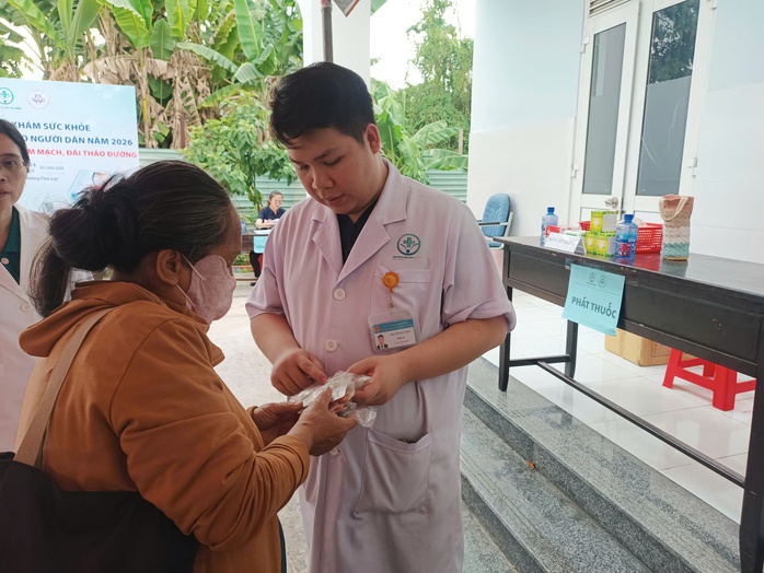 Gần 30.000 người d&acirc;n được kh&aacute;m sức khỏe trong một ng&agrave;y, ph&aacute;t hiện nhiều trường hợp mắc bệnh - Ảnh 2.