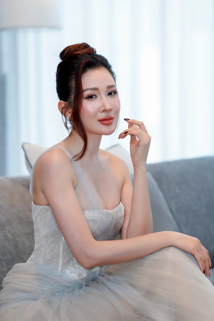 Vợ Dương Ngọc Th&aacute;i l&agrave;m chuyện động trời sau khi sinh con  - Ảnh 1.