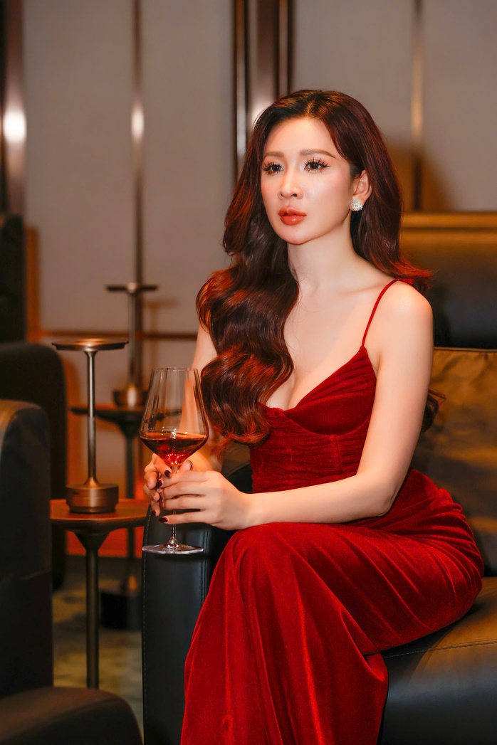 Vợ Dương Ngọc Th&aacute;i l&agrave;m chuyện động trời sau khi sinh con  - Ảnh 3.