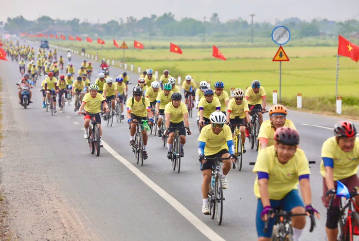 Sôi nổi ngày hội đạp xe vì hòa bình tại Quảng Trị - Ảnh 2.