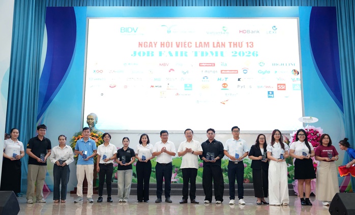 Những hình ảnh sôi động tại Ngày hội việc làm của Trường Đại học Thủ Dầu Một - Ảnh 2.