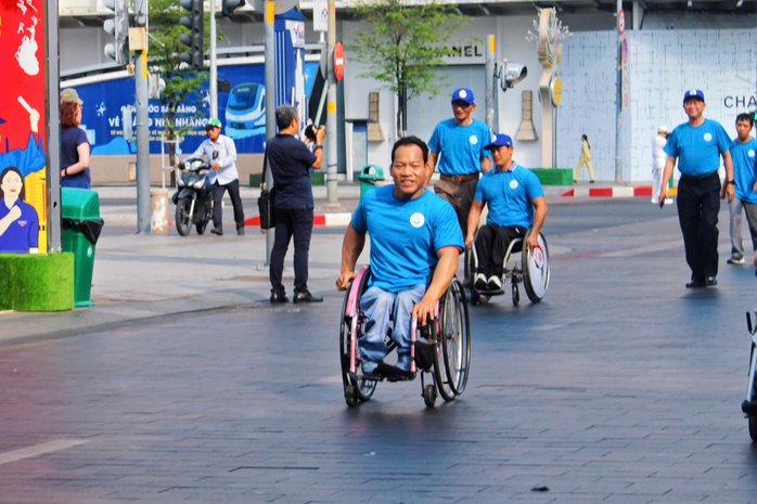 Hơn 1.300 người tham gia Ng&agrave;y Người khuyết tật Việt Nam tại phố đi bộ Nguyễn Huệ  - Ảnh 7.