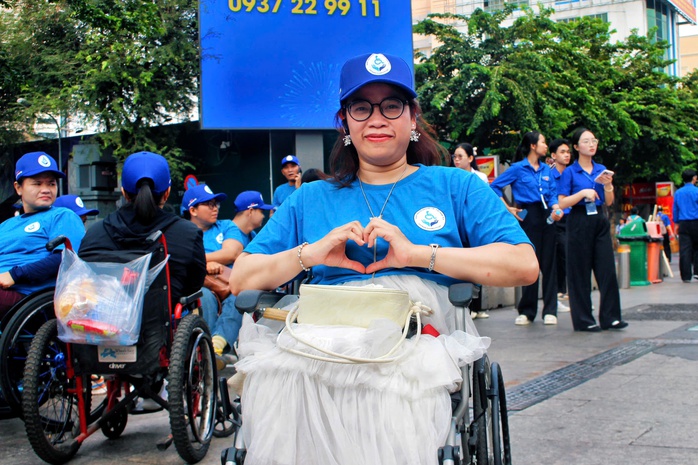 Hơn 1.300 người tham gia Ng&agrave;y Người khuyết tật Việt Nam tại phố đi bộ Nguyễn Huệ  - Ảnh 10.