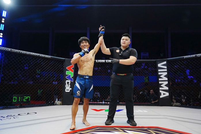 Hai v&otilde; sĩ đại diện TP HCM bừng nỗ khi thắng TKO tại LION Championship 30 - Ảnh 1.