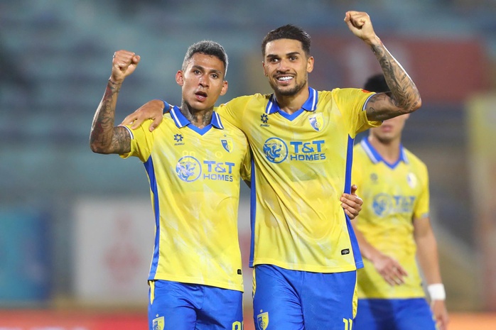  Ninh Bình tiếp tục thăng hoa, Thanh Hóa chia điểm đáng tiếc - Ảnh 1.