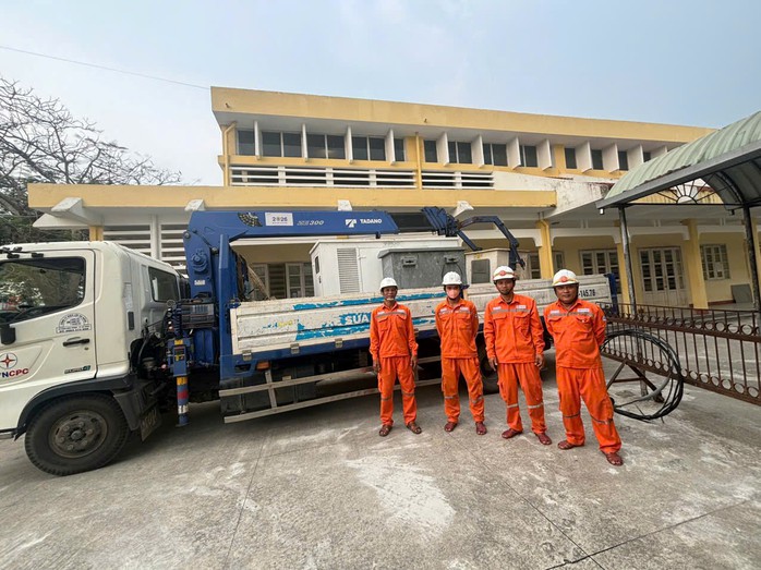 Đảm bảo nguồn điện cho chương tr&igrave;nh &ldquo;Đưa trường học đến th&iacute; sinh&rdquo; với hơn 1.700 học sinh tham dự - Ảnh 2.