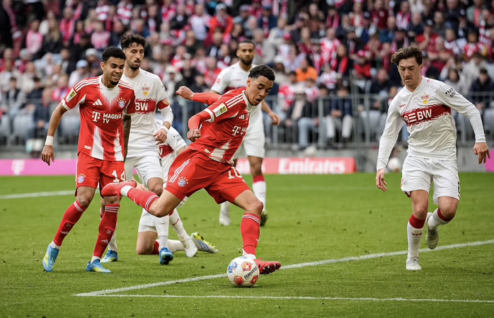 Bayern Munich ngược dòng hạ Stuttgart, Harry Kane có danh hiệu vô địch Bundesliga thứ nhì - Ảnh 1.