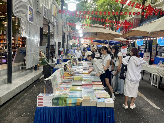 Ph&aacute;t triển bền vững văn h&oacute;a đọc tại TP HCM - Ảnh 1.