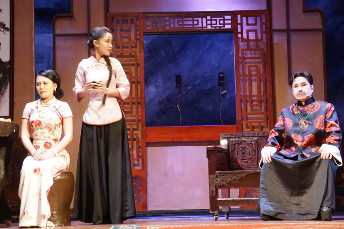 NSƯT Vũ Lu&acirc;n thăng hoa cảm x&uacute;c c&ugrave;ng d&agrave;n nghệ sĩ trẻ trong vở "L&ocirc;i Vũ" - Ảnh 1.