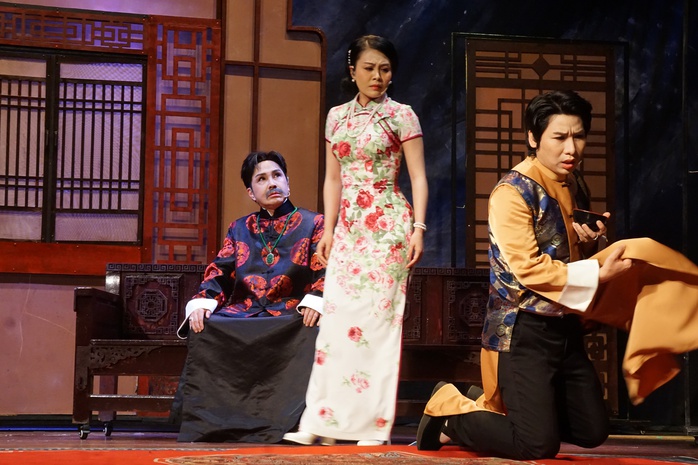 NSƯT Vũ Lu&acirc;n thăng hoa cảm x&uacute;c c&ugrave;ng d&agrave;n nghệ sĩ trẻ trong vở "L&ocirc;i Vũ" - Ảnh 2.