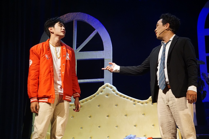 6 diễn vi&ecirc;n trẻ h&oacute;a th&acirc;n mạnh mẽ v&agrave;o c&acirc;u chuyện "Song diện" của đạo diễn Quốc Thảo - Ảnh 3.