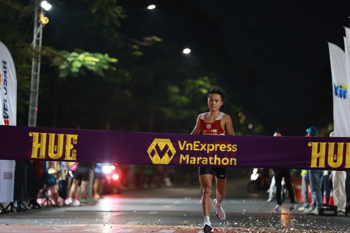 Điểm mặt những vận động vi&ecirc;n v&ocirc; địch VnExpress Marathon Huế 2026 - Ảnh 7.