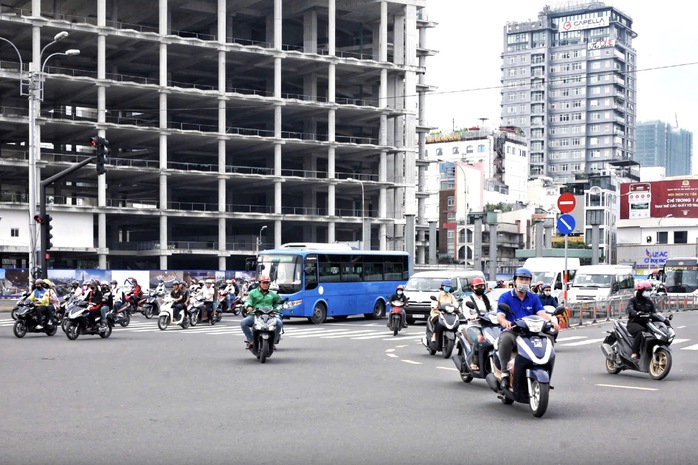 Dự b&aacute;o thời tiết h&ocirc;m nay, 19-4: TPHCM v&agrave; Nam Bộ c&oacute; nắng, mưa v&agrave;i nơi - Ảnh 1.