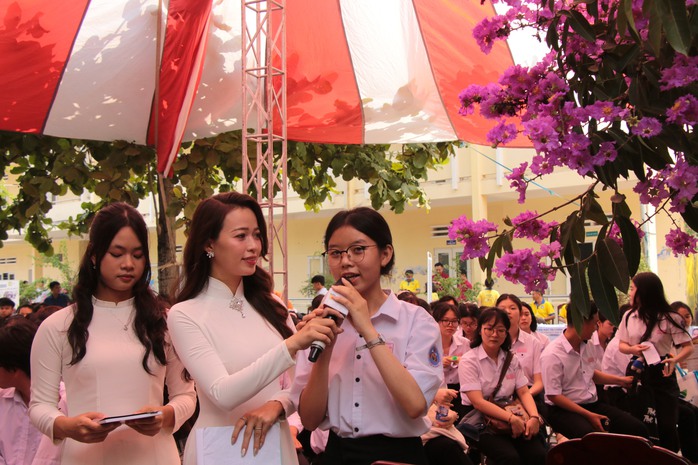 Đảm bảo nguồn điện cho chương tr&igrave;nh &ldquo;Đưa trường học đến th&iacute; sinh&rdquo; với hơn 1.700 học sinh tham dự - Ảnh 3.