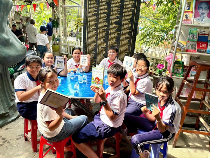 Chương trình “Tủ sách yêu thương” nối nhịp tri thức nơi Cù lao Rùa - Ảnh 3.