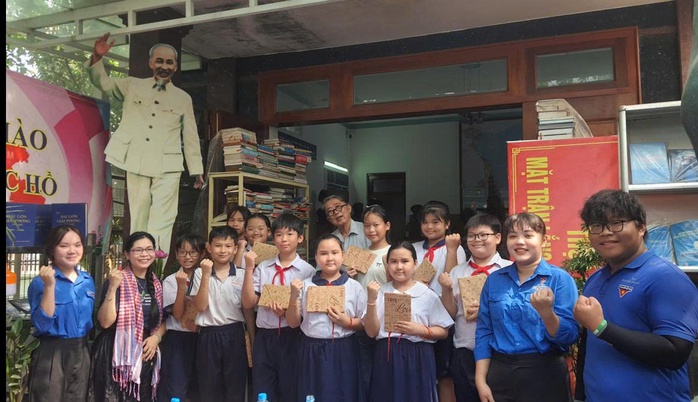 Chương trình “Tủ sách yêu thương” nối nhịp tri thức nơi Cù lao Rùa - Ảnh 4.