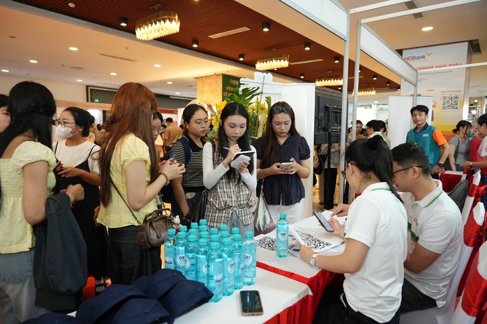 Gần 14 tỷ đồng kiến tạo gi&aacute;o dục v&agrave; 5.000 cơ hội nghề nghiệp cho sinh vi&ecirc;n - Ảnh 1.