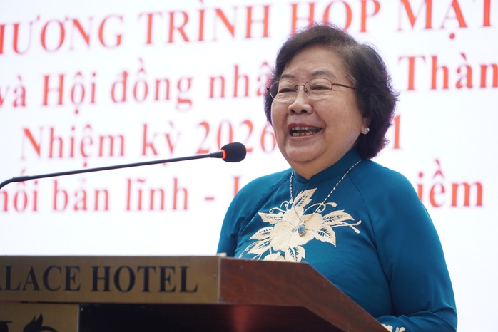 Nữ đại biểu khi đi tiếp x&uacute;c cử tri đừng ăn mặc l&ograve;e loẹt; ph&aacute;t biểu vừa phải, dễ nghe - Ảnh 3.