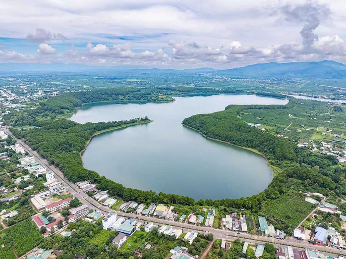 C&Uacute; H&Iacute;CH NĂM DU LỊCH QUỐC GIA (*): Phong ph&uacute; tour đại ng&agrave;n - biển xanh - Ảnh 1.