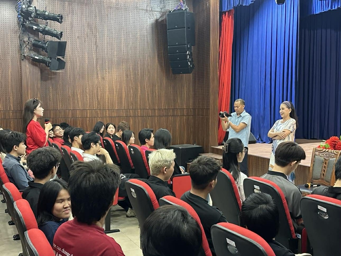 VTV thực hiện phim ch&acirc;n dung NSND Kim Xu&acirc;n - Ảnh 5.