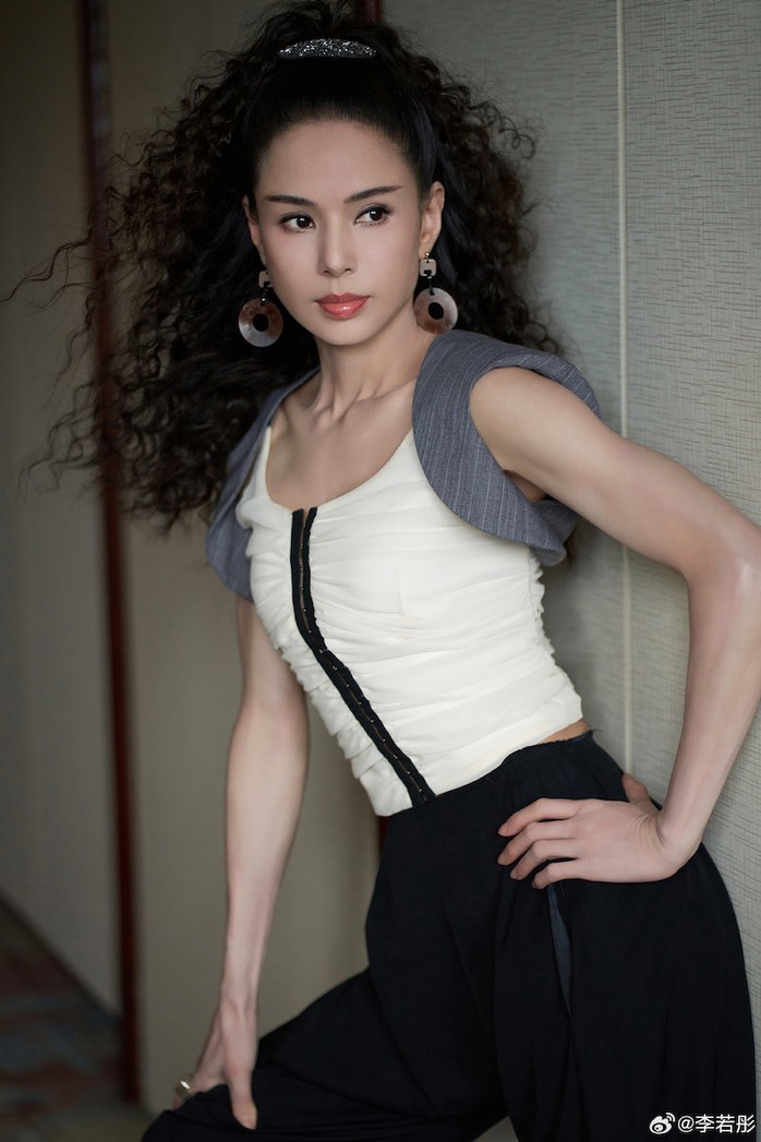 "Tiểu Long Nữ" L&yacute; Nhược Đồng xin lỗi v&igrave; b&ecirc; bối quảng c&aacute;o, bồi thường - Ảnh 2.