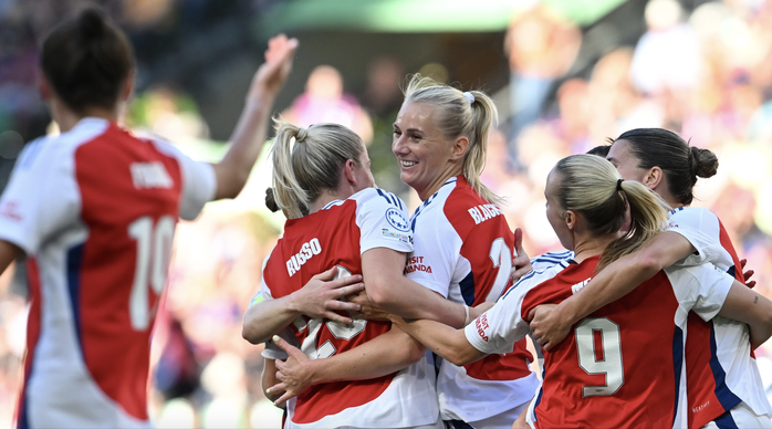 Thắng nghẹt thở derby London, Chelsea mất v&eacute; b&aacute;n kết Champions League nữ v&igrave; Arsenal - Ảnh 5.