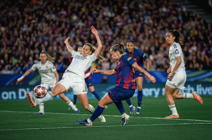 Putellas ra s&acirc;n lần thứ 500, Barcelona v&ugrave;i dập Real Madrid tứ kết Champions League nữ - Ảnh 2.