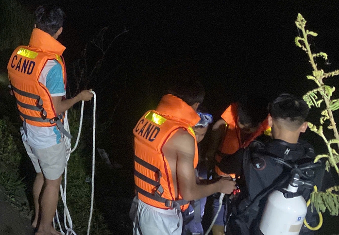 T&igrave;m thấy thi thể nam sinh lớp 5 mất t&iacute;ch tại k&ecirc;nh nước ở Huế - Ảnh 1.