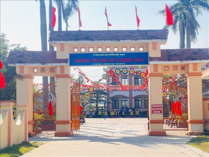 Quảng Trị: Đ&igrave;nh chỉ Hiệu trưởng v&igrave; nghi vấn "chạy" hợp đồng gi&aacute;o vi&ecirc;n - Ảnh 1.