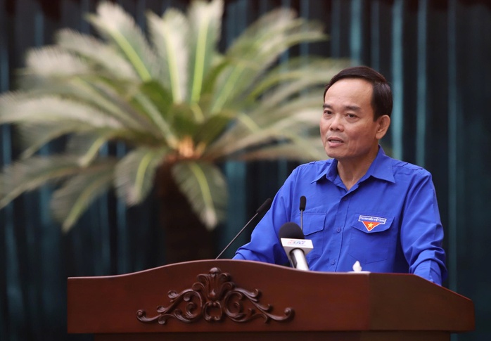 Th&ocirc;ng tin nổi bật ở TPHCM ng&agrave;y 2-4: B&iacute; thư Th&agrave;nh ủy &ocirc;m đ&agrave;n, h&aacute;t tặng thanh ni&ecirc;n; lập 4 đo&agrave;n khảo s&aacute;t - Ảnh 1.