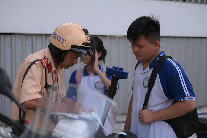 CSGT TPHCM đang xử nghi&ecirc;m - Ảnh 2.