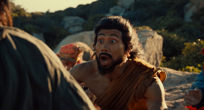 Anh Tạ "Mưa đỏ" tạo h&igrave;nh kh&aacute;c lạ, tấu hề c&ugrave;ng Đức Thịnh, Mai Phương - Ảnh 3.