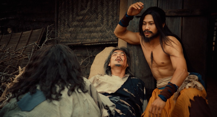 Anh Tạ "Mưa đỏ" tạo h&igrave;nh kh&aacute;c lạ, tấu hề c&ugrave;ng Đức Thịnh, Mai Phương - Ảnh 1.